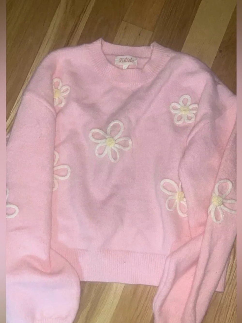 Listicle Pink Daisy Crewneck Sweater with Appliqué Flowers